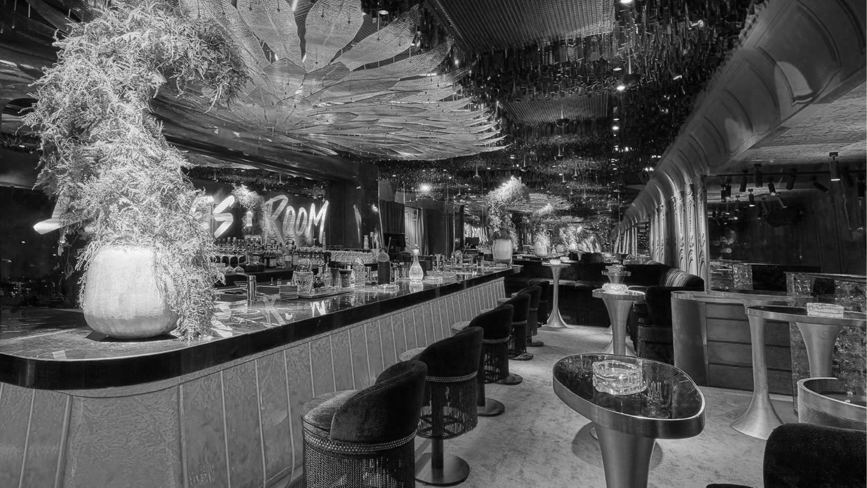 Ladies Room — Bar in Istanbul, Turkey (photo 2)