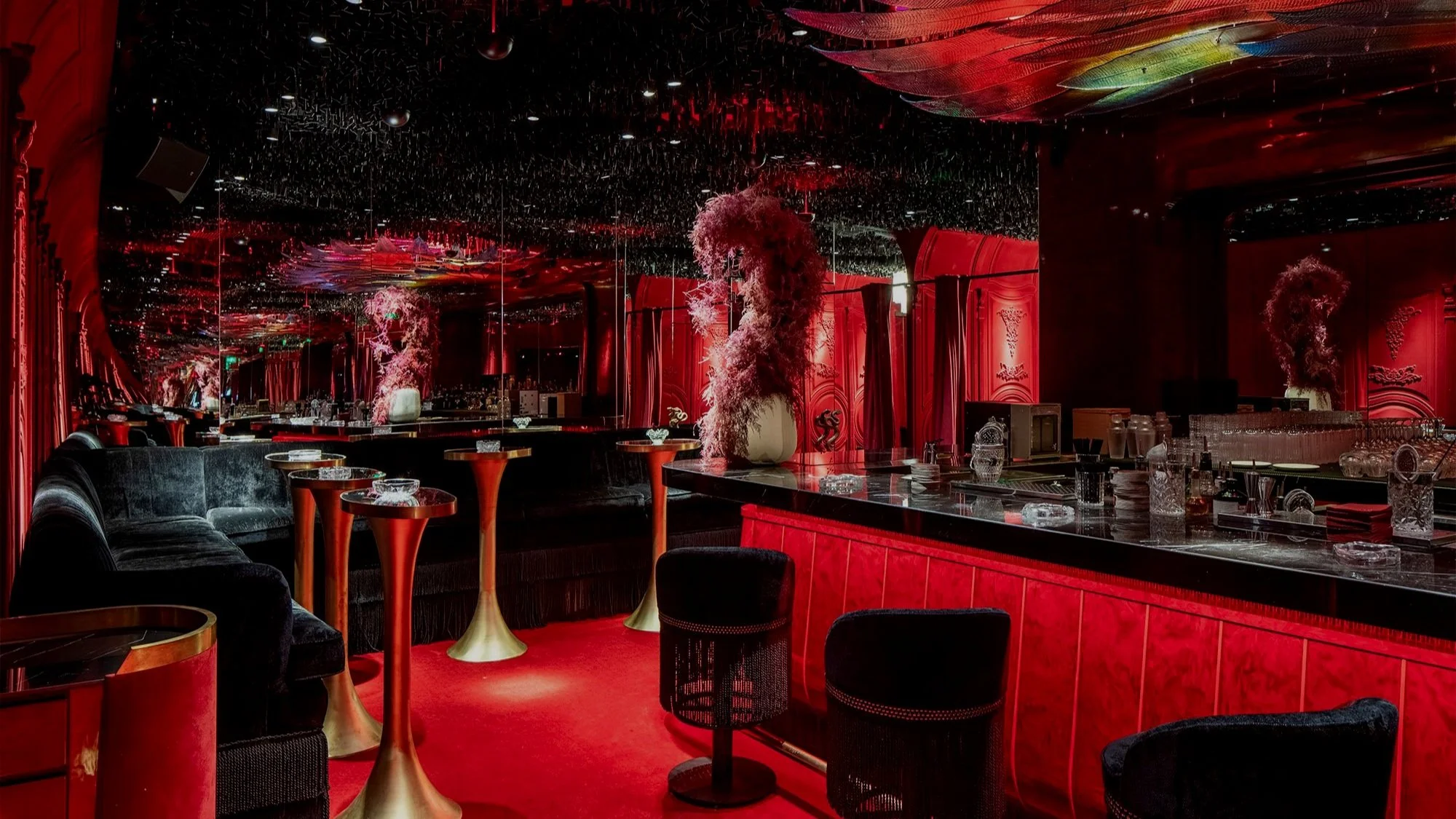 Ladies Room — Bar in Istanbul, Turkey (photo 5)