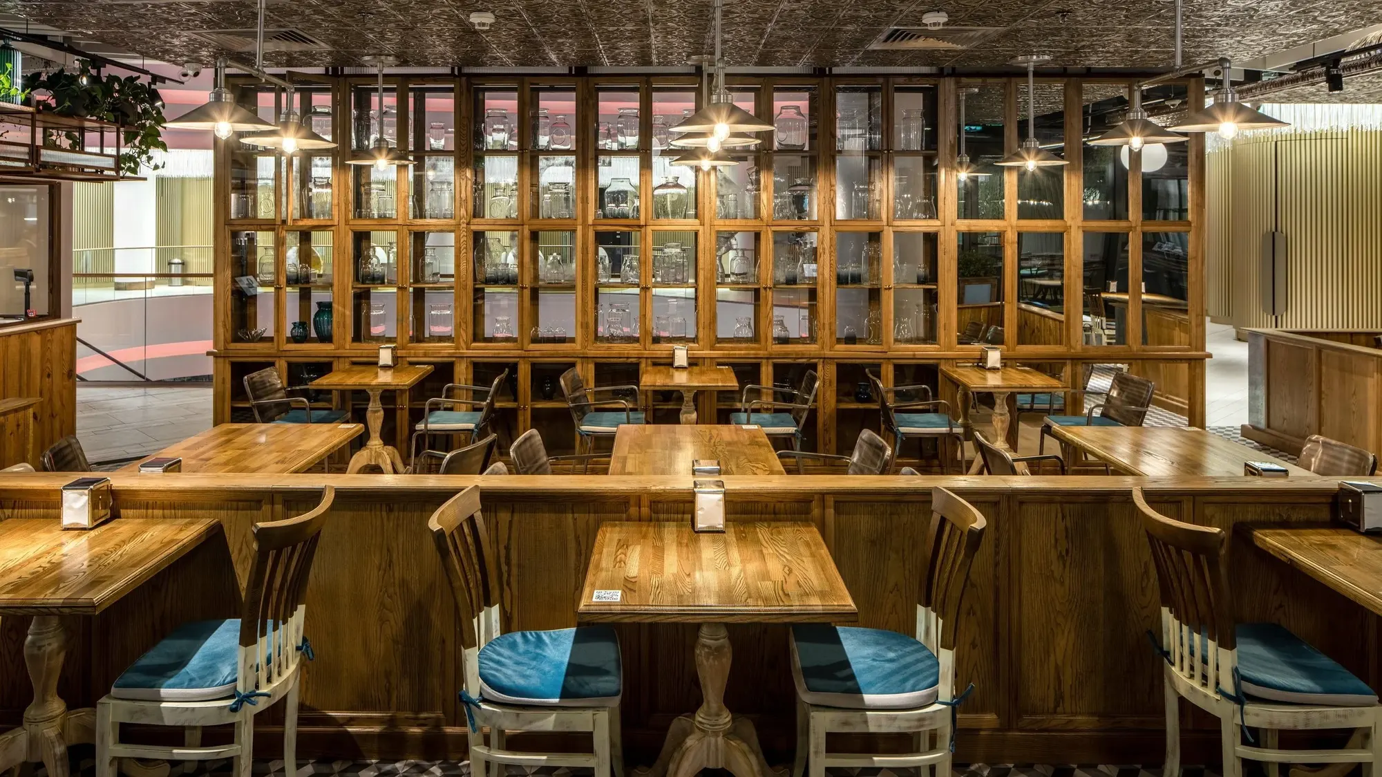 Milk Bar TSUM — Restaurant in Kyiv, Ukraine (photo 9)