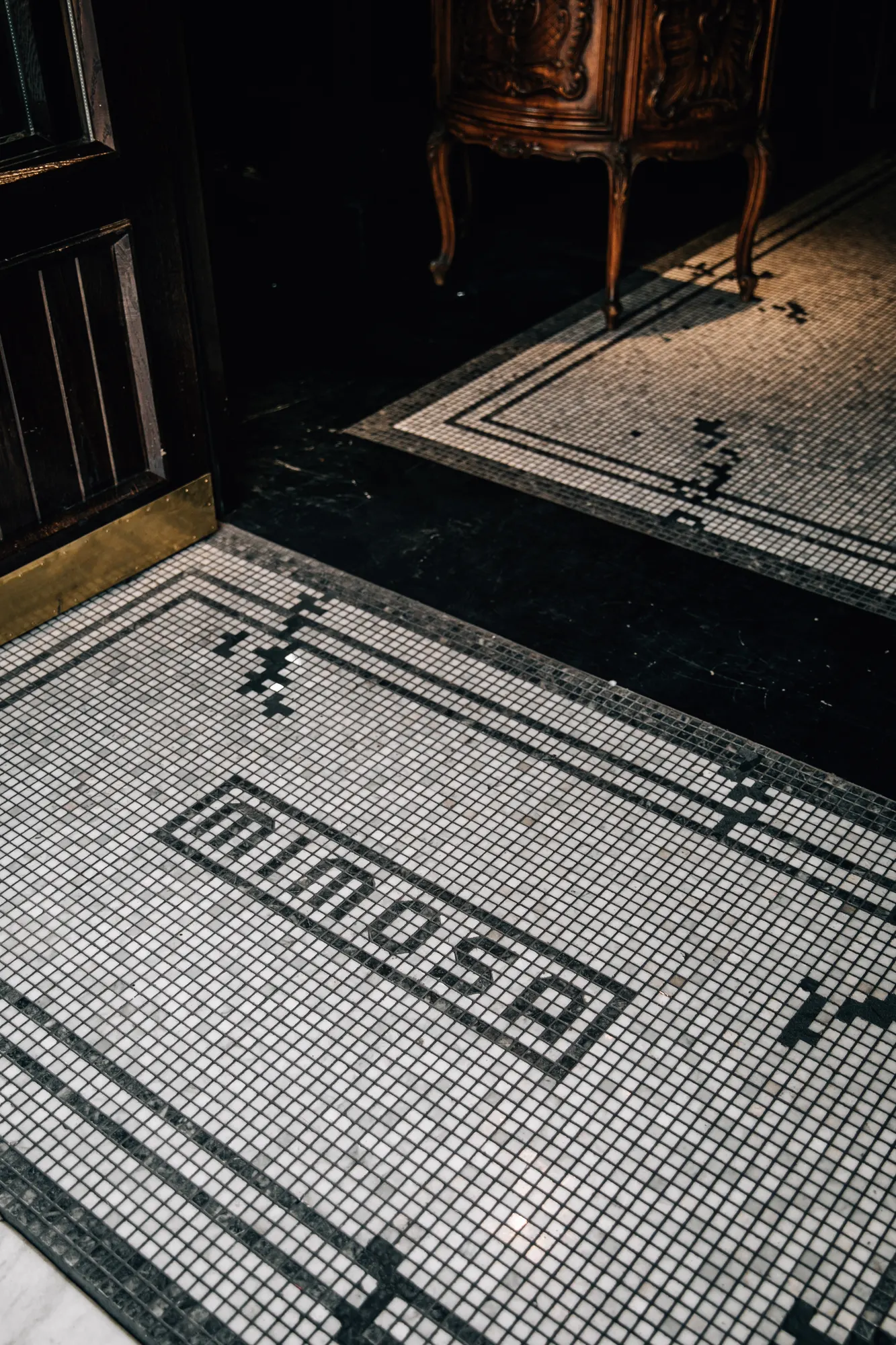 Mimosa Burger — Restaurant in Kyiv, Ukraine (photo 2)
