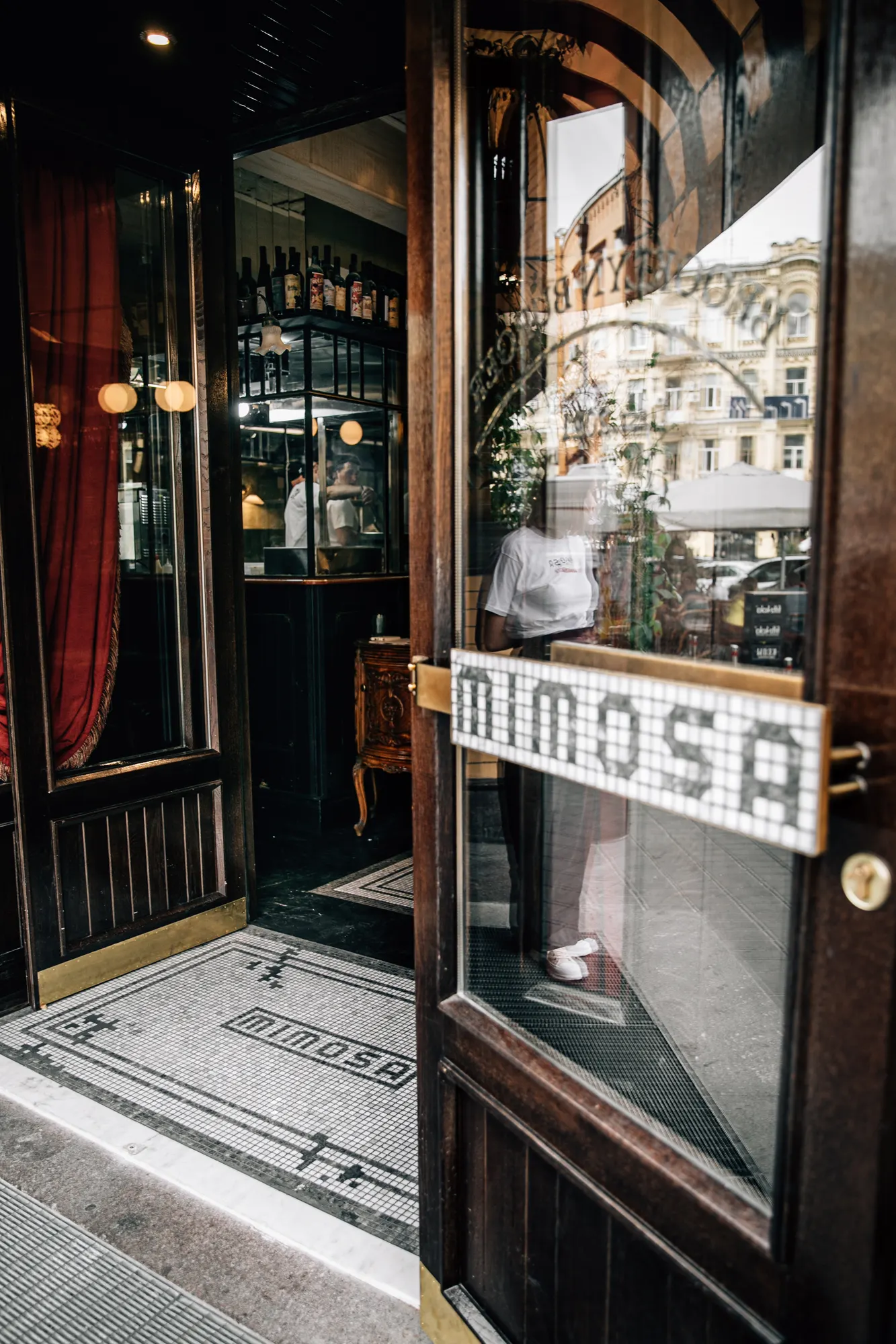 Mimosa Burger — Restaurant in Kyiv, Ukraine (photo 3)
