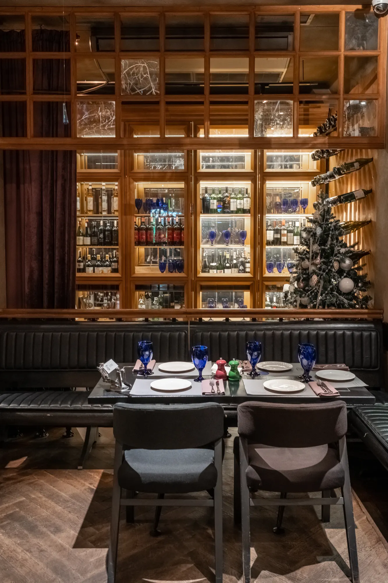 Under Wonder — Restaurant in Kyiv, Ukraine (photo 3)